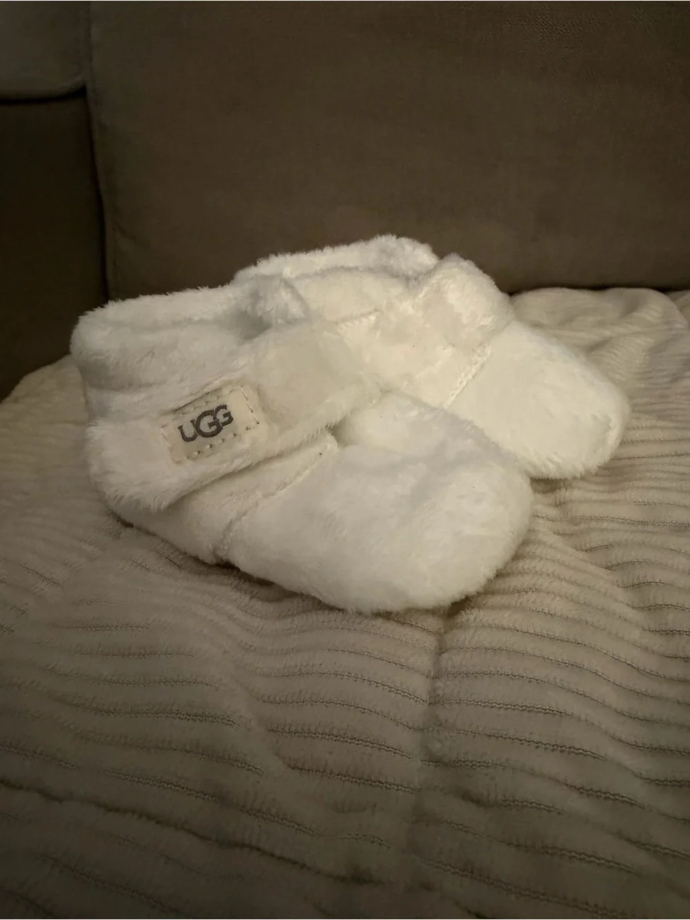 UGG Kids Cream Plush Hook-and-Loop Bootie Slippers